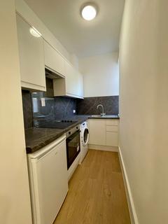 Studio to rent, St. Albans Crescent, London N22