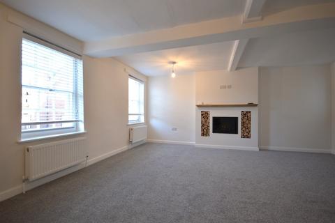 3 bedroom terraced house to rent, St. Martins Square, Chichester, PO19