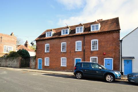 3 bedroom terraced house to rent, St. Martins Square, Chichester, PO19