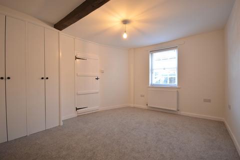 3 bedroom terraced house to rent, St. Martins Square, Chichester, PO19