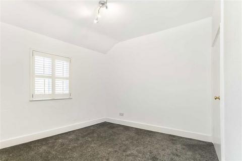 2 bedroom terraced house to rent, Victor Road, Teddington TW11