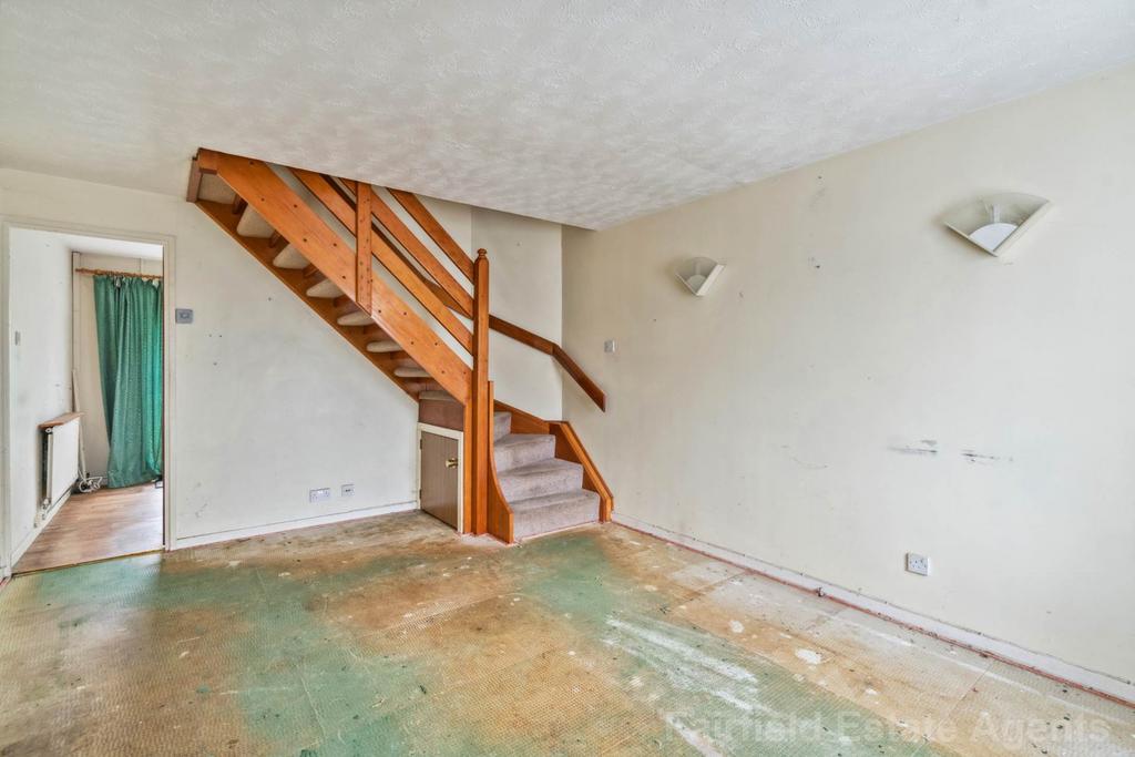 https://media.onthemarket.com/properties/16179345/1519630031/image-4-1024x1024.jpg