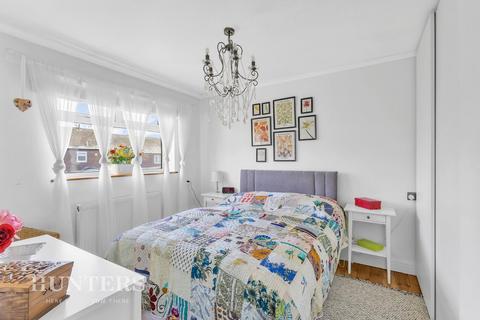 15 Drymoss, Oldham, OL8 2TX