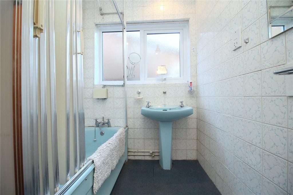 https://media.onthemarket.com/properties/16179381/1519630404/image-10-1024x1024.jpg