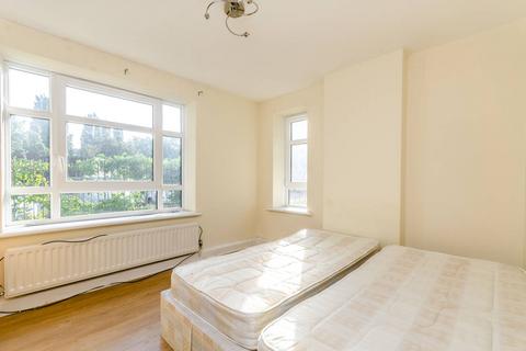 3 bedroom flat for sale, Valley Grove, Charlton, London, SE7