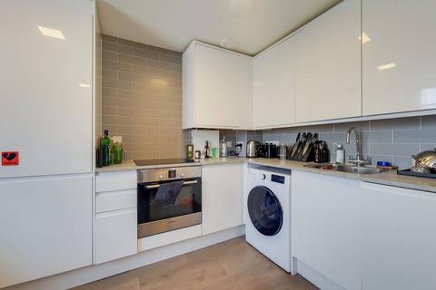 1 bedroom flat to rent, Navarino Road, London Fields, London, E8