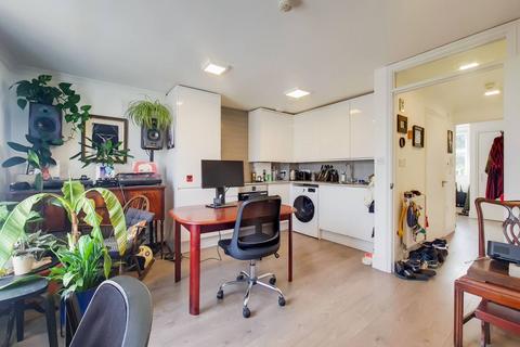 1 bedroom flat to rent, Navarino Road, London Fields, London, E8