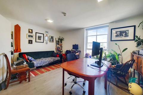 1 bedroom flat to rent, Navarino Road, London Fields, London, E8