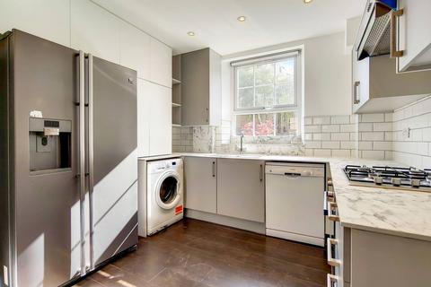 4 bedroom flat to rent, Jebb Avenue, Brixton Hill, London, SW2