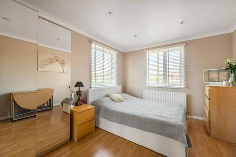 Teesdale Court, Isleworth, TW7