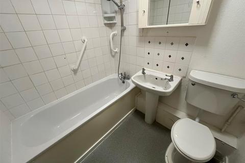 2 bedroom flat for sale, Victor Court, Hornchurch, Essex