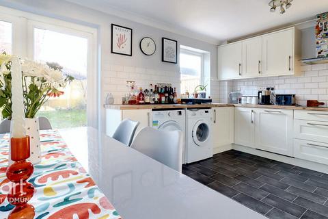 3 bedroom terraced house for sale, Fallowfield Walk, Bury St Edmunds