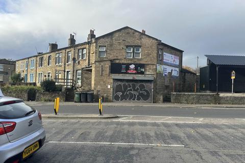 Retail property (out of town) to rent, Bradford Road, Huddersfield HD1