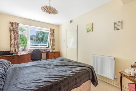 2 bedroom apartment to rent, Brackley Road Beckenham BR3