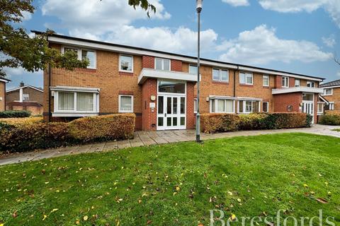 2 bedroom apartment for sale, Warwick Close, Hornchurch, RM11