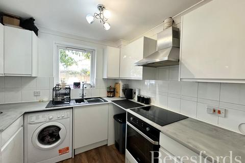 2 bedroom apartment for sale, Warwick Close, Hornchurch, RM11