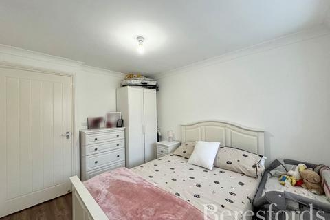 2 Warwick Close, Hornchurch, RM11 3DQ