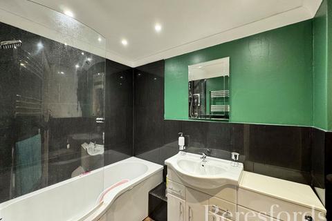 2 Warwick Close, Hornchurch, RM11 3DQ