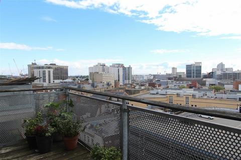 2 bedroom penthouse to rent, Greyfriars Road, Cardiff CF10