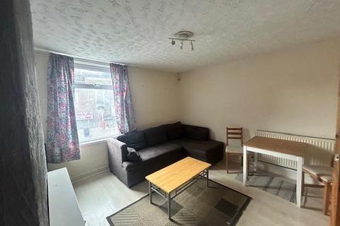 2 bedroom flat to rent, High Street, Harborne, Birmingham