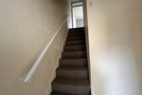 2 bedroom flat to rent, High Street, Harborne, Birmingham