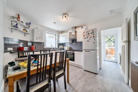 2 bedroom apartment for sale, Central Road, Morden SM4