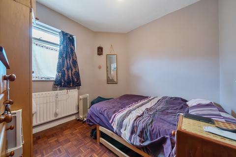 2 bedroom apartment for sale, Central Road, Morden SM4