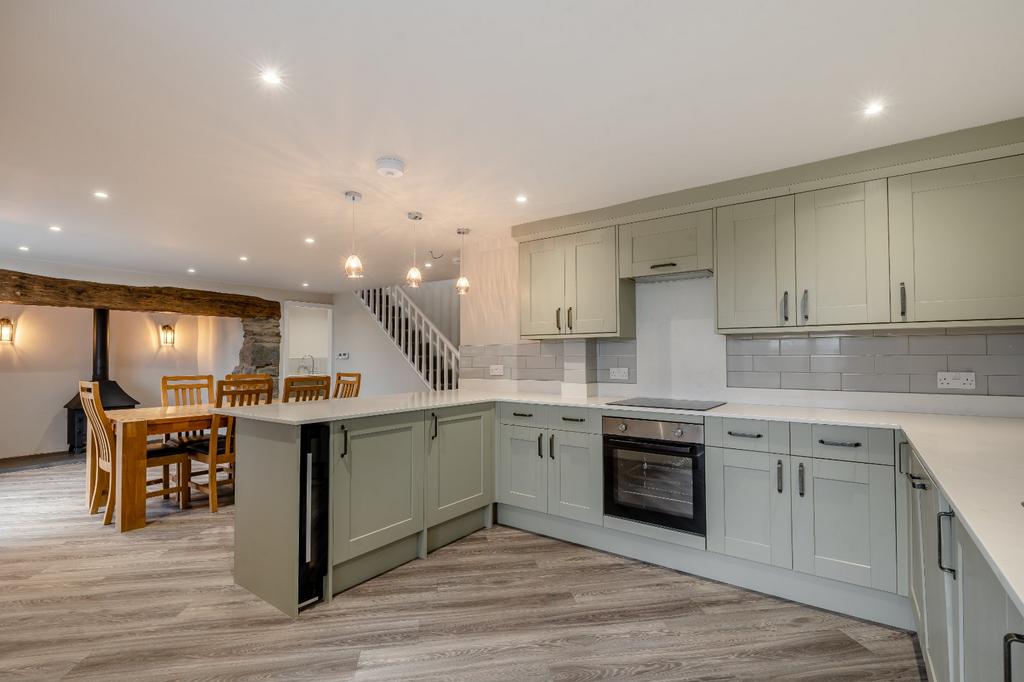 Kitchen/Dining Area