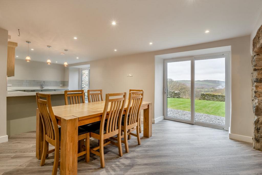 Kitchen/Dining Area