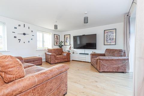 16 Aylesbury Drive, Houghton Regis, Dunstable, LU5 6FX