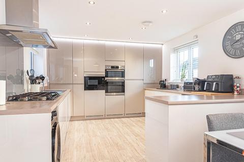 16 Aylesbury Drive, Houghton Regis, Dunstable, LU5 6FX