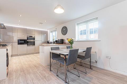 16 Aylesbury Drive, Houghton Regis, Dunstable, LU5 6FX