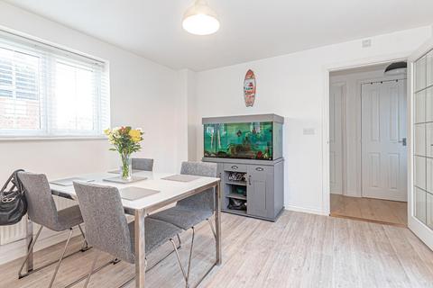 16 Aylesbury Drive, Houghton Regis, Dunstable, LU5 6FX