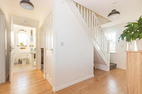16 Aylesbury Drive, Houghton Regis, Dunstable, LU5 6FX