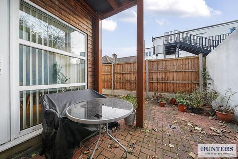 2 bedroom flat for sale, Central Avenue, Welling