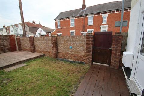 2 bedroom flat to rent, North End Avenue, Portsmouth