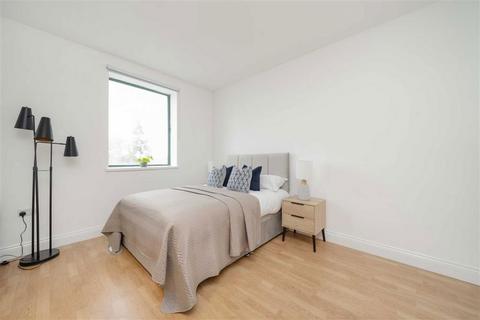 Studio to rent, Brent Cross Gardens, London NW4