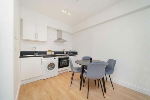 Studio to rent, Brent Cross Gardens, London NW4