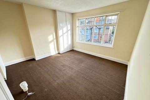 3 bedroom semi-detached house to rent, Farley Hill, Luton, Bedfordshire, LU1 5HQ