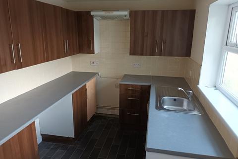 2 bedroom flat to rent, c Queen Street, Pembroke Dock