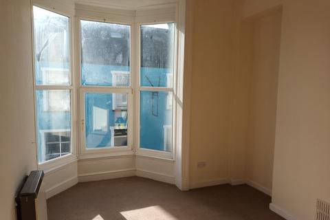 2 bedroom flat to rent, c Queen Street, Pembroke Dock