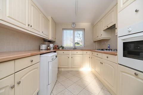 2 bedroom apartment for sale, Tranfield Close, Guiseley, Leeds