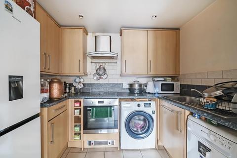 2 bedroom flat for sale, Feltham High Street,  Hounslow,  TW13