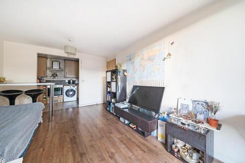 2 bedroom flat for sale, Feltham High Street,  Hounslow,  TW13