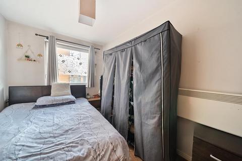 2 bedroom flat for sale, Feltham High Street,  Hounslow,  TW13