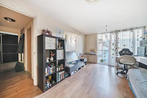 2 bedroom flat for sale, Feltham High Street,  Hounslow,  TW13