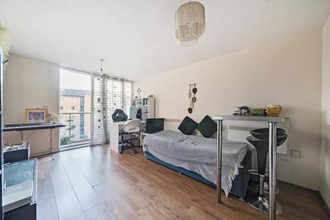 2 bedroom flat for sale, Feltham High Street,  Hounslow,  TW13