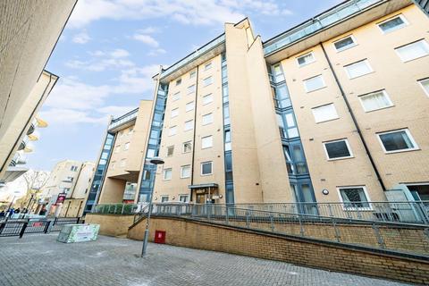 2 bedroom flat for sale, Feltham High Street,  Hounslow,  TW13