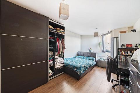 2 bedroom flat for sale, Feltham High Street,  Hounslow,  TW13