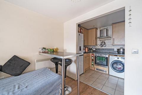 2 bedroom flat for sale, Feltham High Street,  Hounslow,  TW13